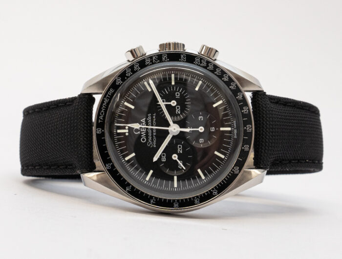 Omega SPEEDMASTER MOONWATCH REF 310.32.42.50.01.001 (2023) BOX AND PAPERS