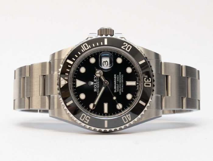 Year: 2022 Model: SUBMARINER REF 126610LN New and unworn. Complete with everything from new (full set). Rolex warranty until 2027.